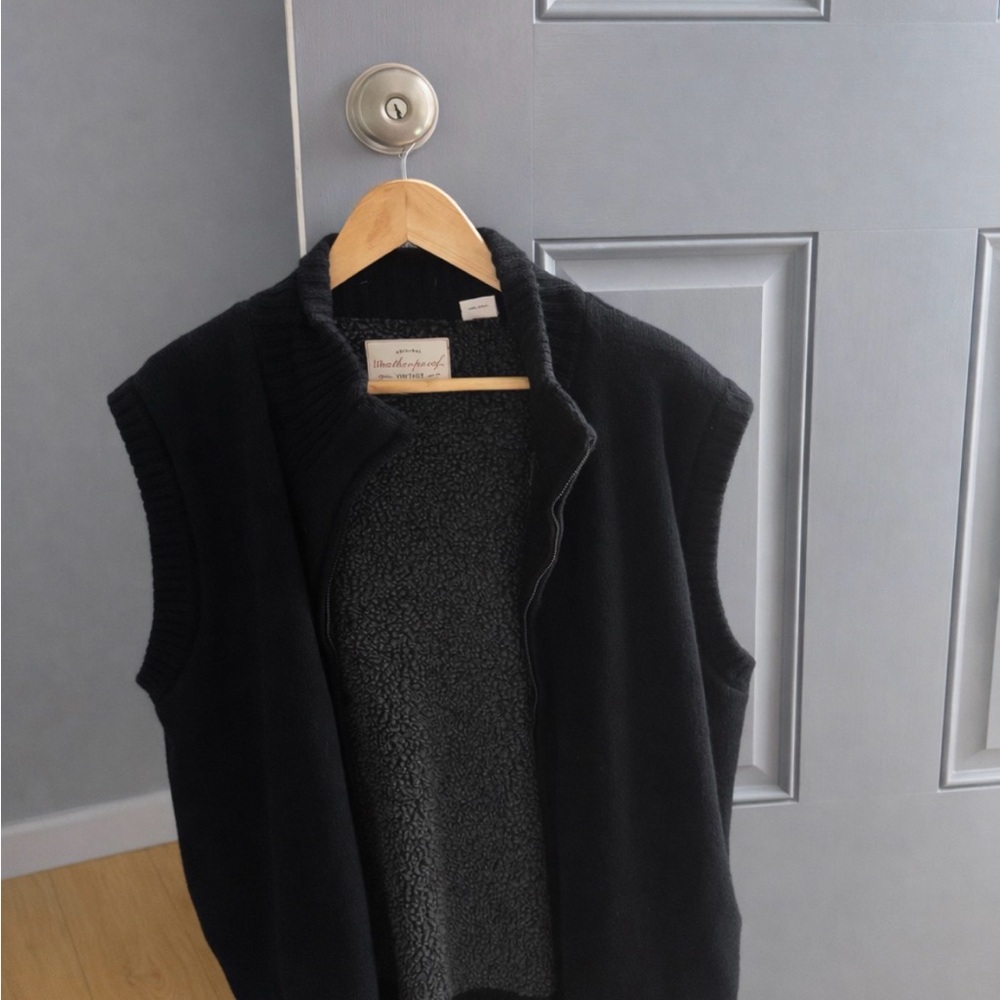 Men’s Black Sleeveless Vest